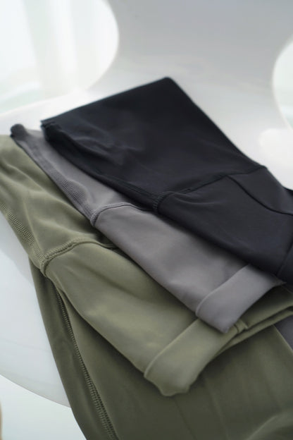 PREMIUM - The Weightless Leggings with Back Pocket