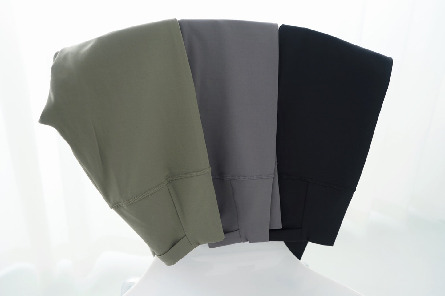 PREMIUM - The Weightless Leggings with Back Pocket