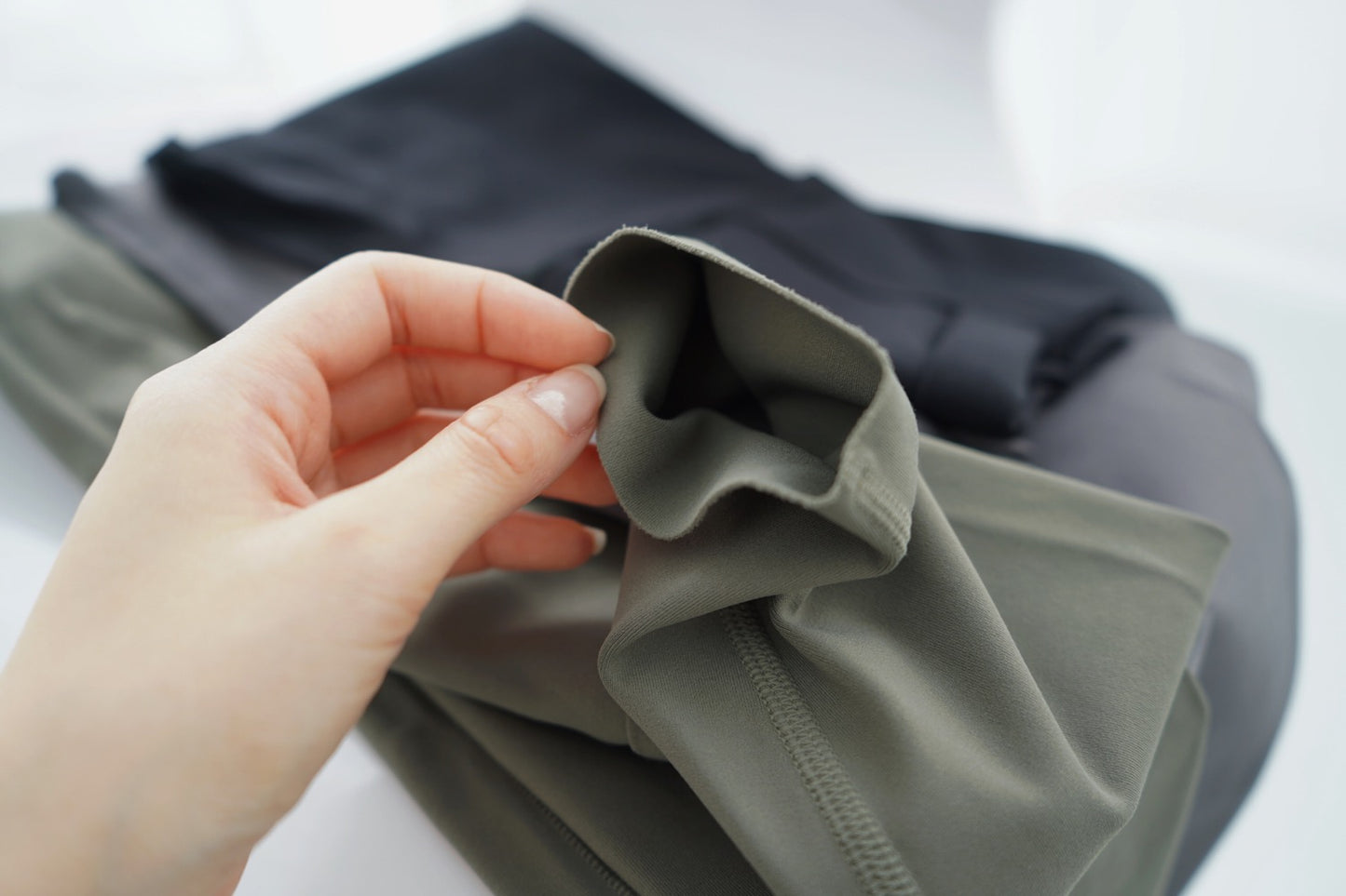 PREMIUM - The Weightless Leggings with Back Pocket