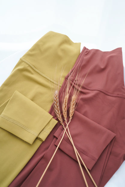 The Maple Leaf Leggings with Waistband Pocket